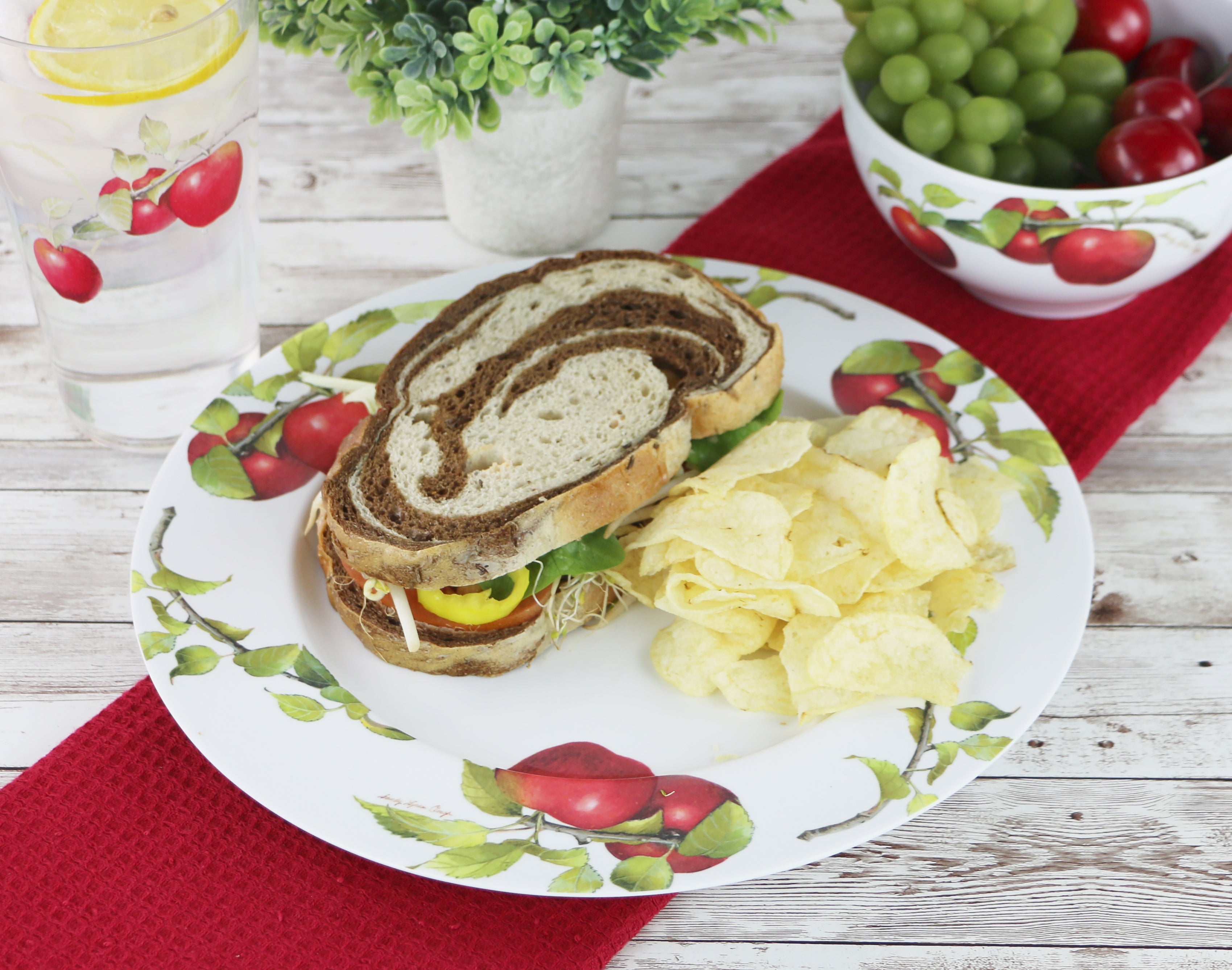 6pc Melamine Dinner Plate Set. Harvest Apples